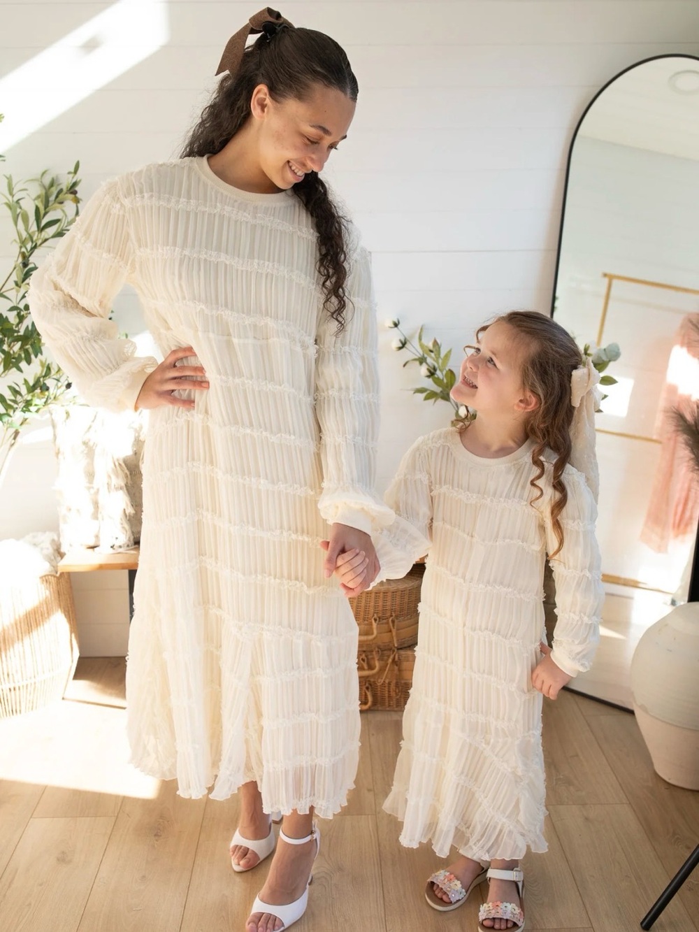Dainty Jewells Cream Textured Long Sleeve Midi Dress - Picture 4 of 4